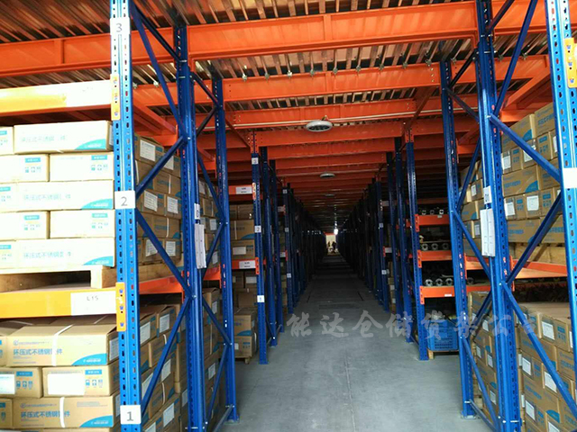 藥企大倉(cāng)庫(kù)貨架