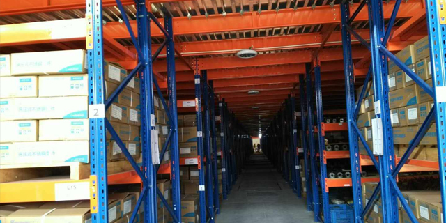 倉儲(chǔ)貨架定制